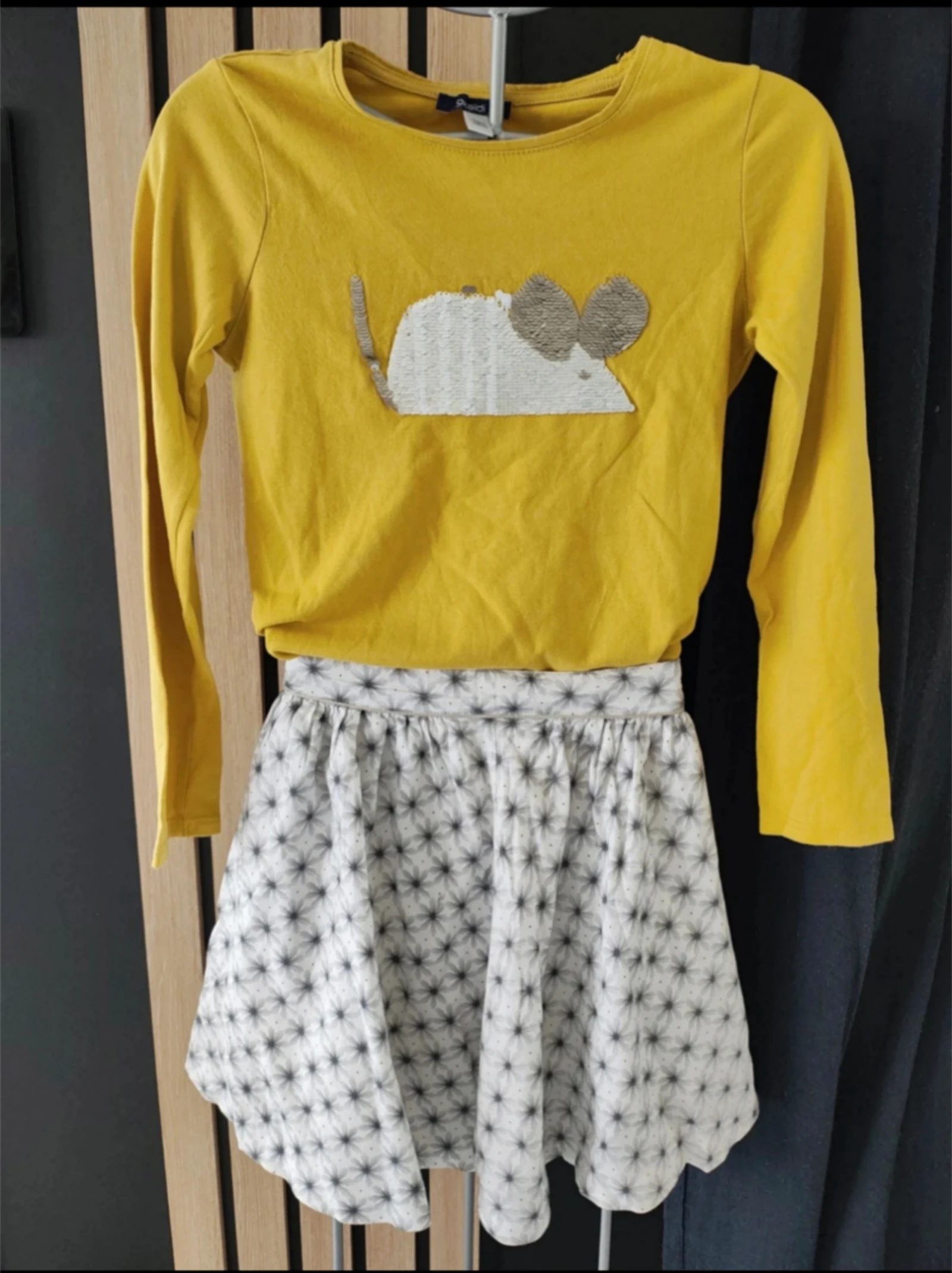 10 ans ensemble Okaïdi teeshirt et jupe 
